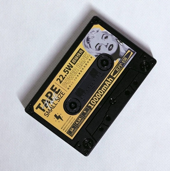 "Заряжайте свои устройства в ретро-стиле: Powerbank Remax в виде кассеты"