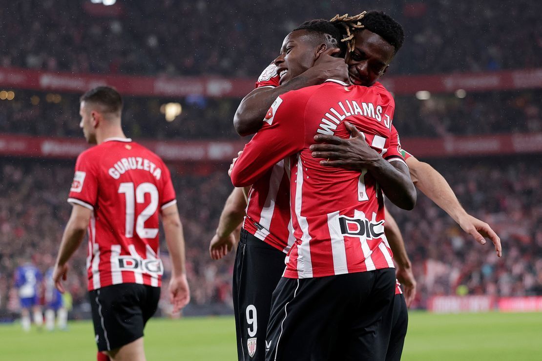 Полуфинальная победа "Атлетик Бильбао" в Кубке Испании над "Атлетико Мадрид" омрачена хаотичными сценами