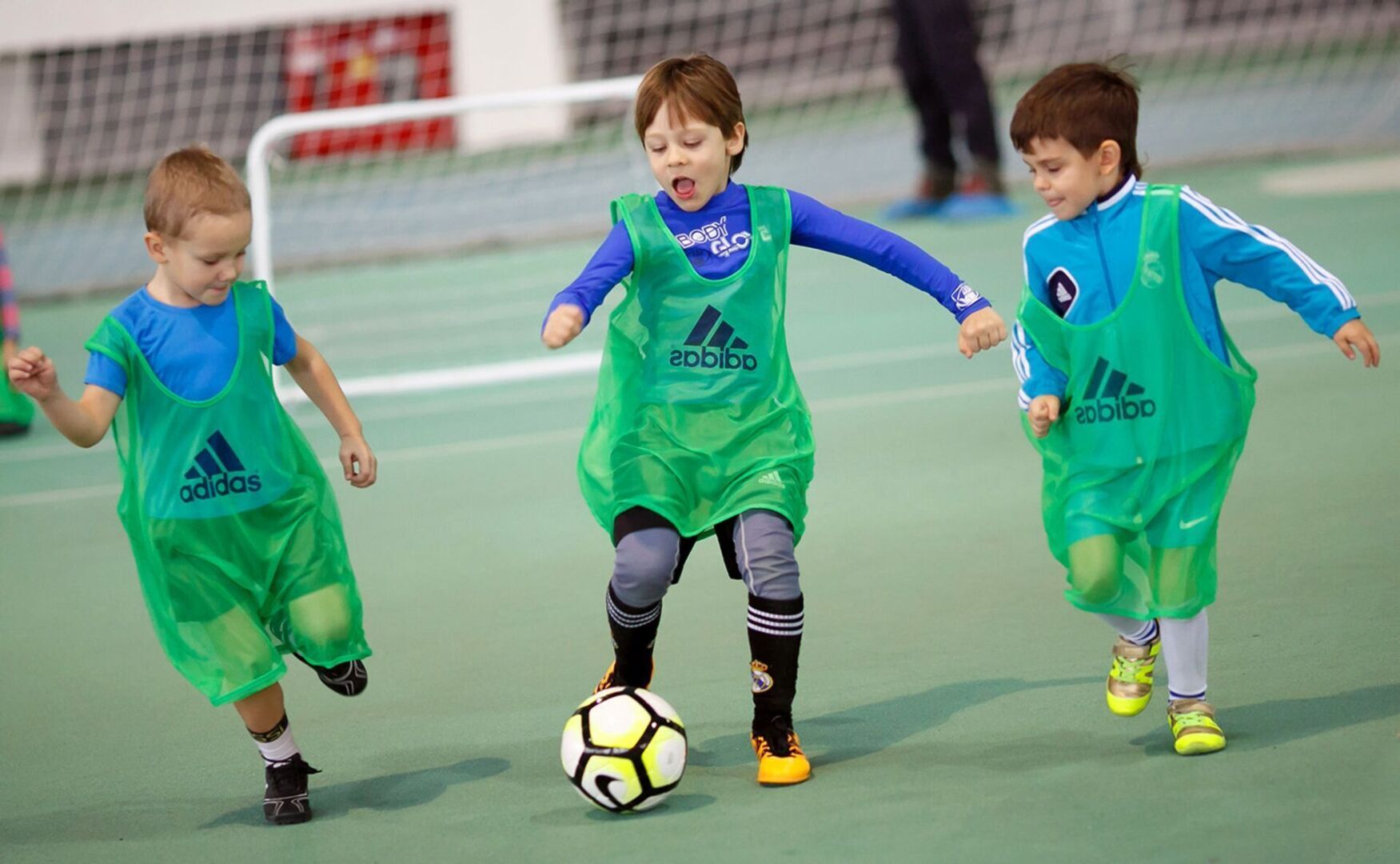 "В каком возрасте мальчику следует начинать играть в футбол?"