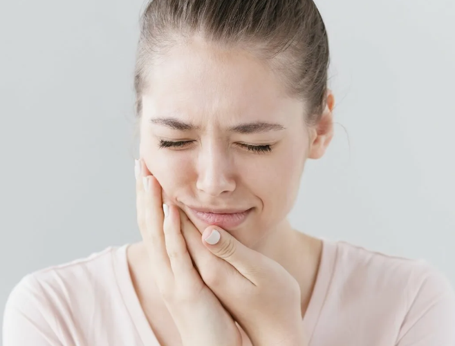 Как снять зубную боль народными средствами.