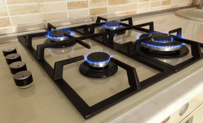 Нагар и жирные пятна сходят в мгновение ока: узнайте, как очистить решетку газовой плиты за 10 минут - без лишних усилий