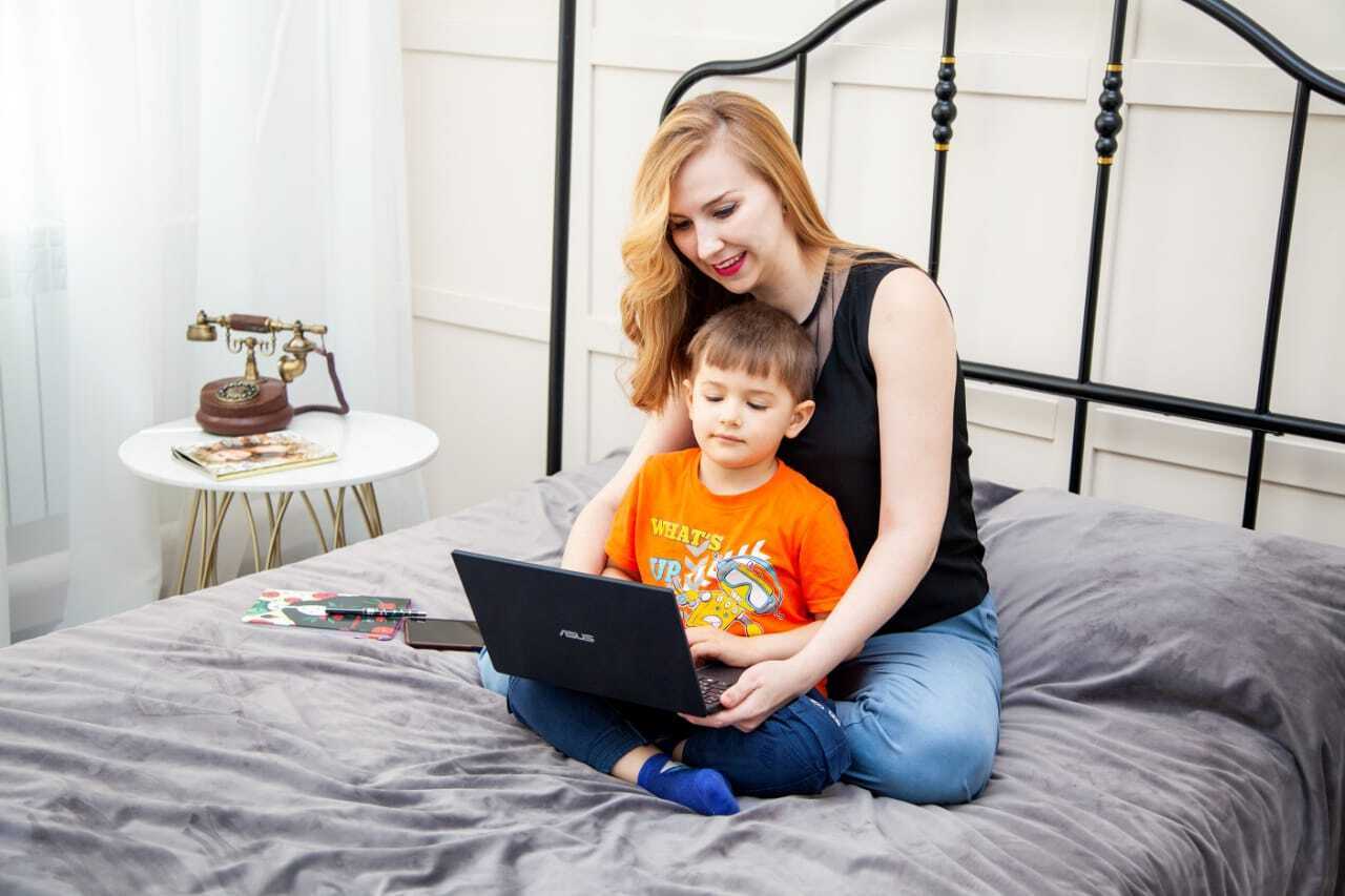 В чем же главный плюс семейного обучения? Теперь многие осознанные родители сами хотят учить своих детей. Мы тоже рассматриваем такой вариант