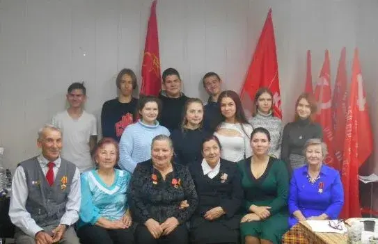 На счастье, нам Октябрь родился!