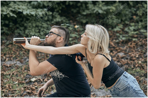 В любые праздники некоторые жёны выливают алкоголь в раковину отобрав его у мужа ? Это правильно или нет ?