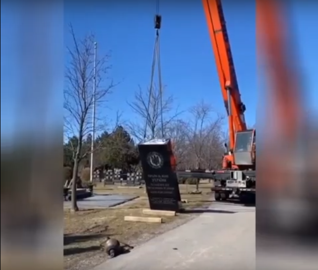 Власти России оценили снос памятника дивизии СС «Галичина» в Канаде как подрывную деятельность.