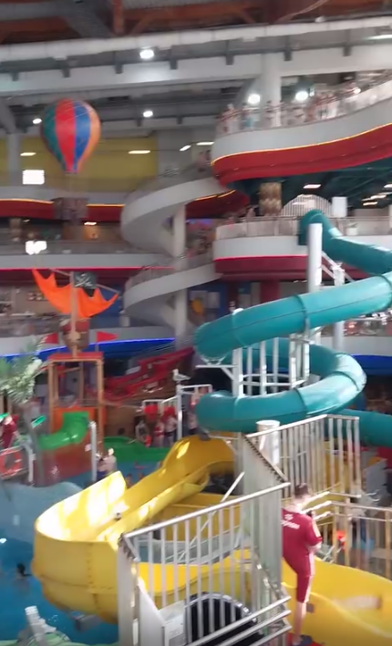 Наша поездка в аквапарк Мореон. Как я провела праздник 8 марта💐🌷🌹🌸🌺