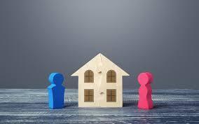 Брачный договор и раздел имущества, или История о том, как бывшему супругу перешла квартира в его собственность