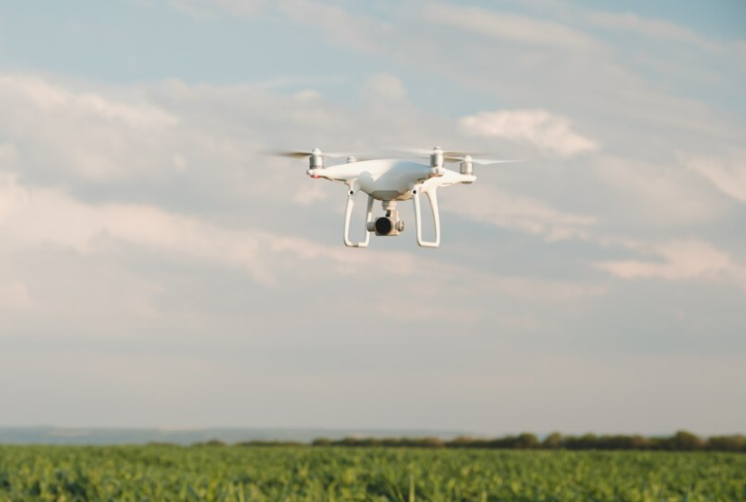 Массовая атака украинских дронов на Россию – горят нефтебазы двух регионов