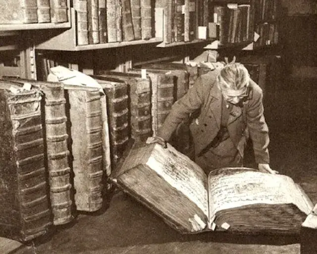 Таинственное фото Большой Книги