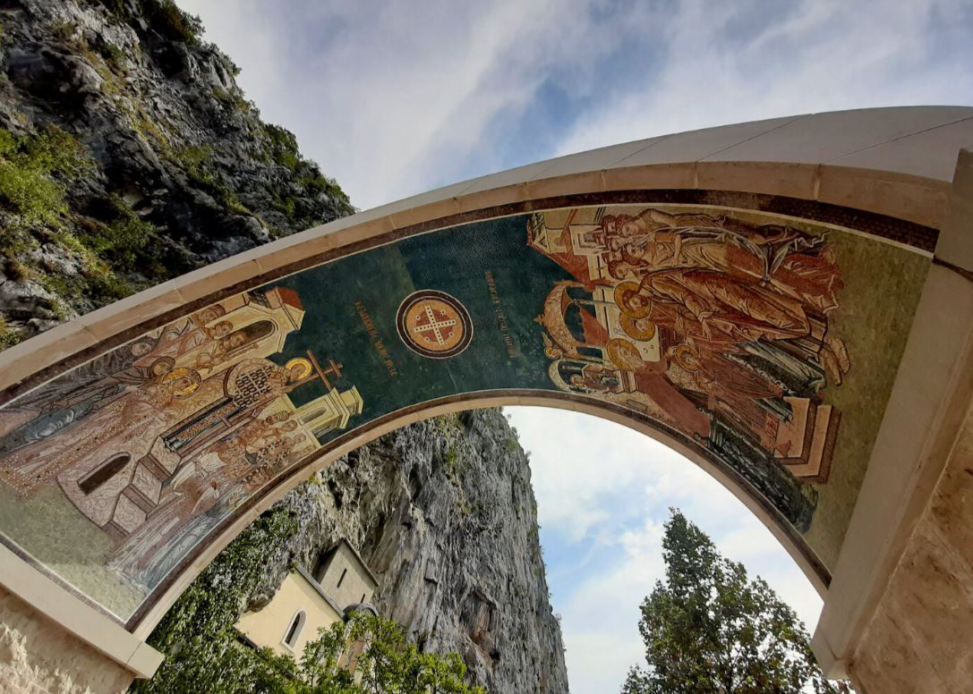 Третья святыня мира - монастырь Острог Василия Острожского (Черногория). Наши впечатления от посещения прекрасного места.