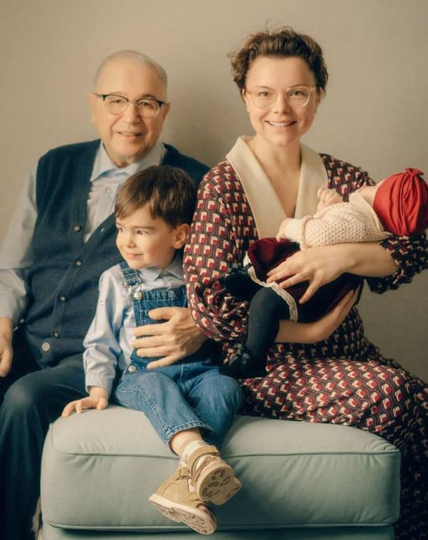 Евгений Петросян снова стал отцом