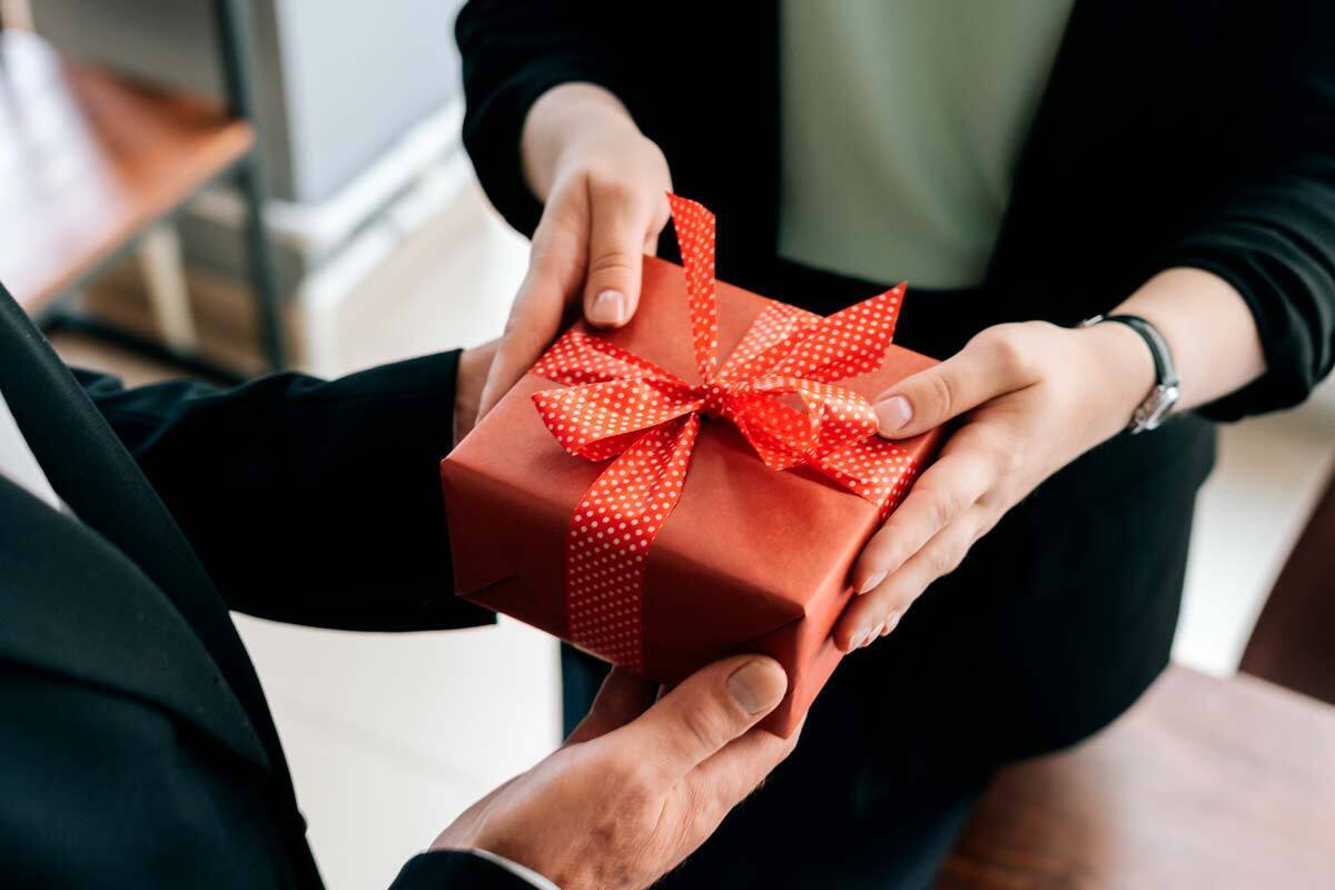 Бизнес идея: топ-5 способов заработать на подарках