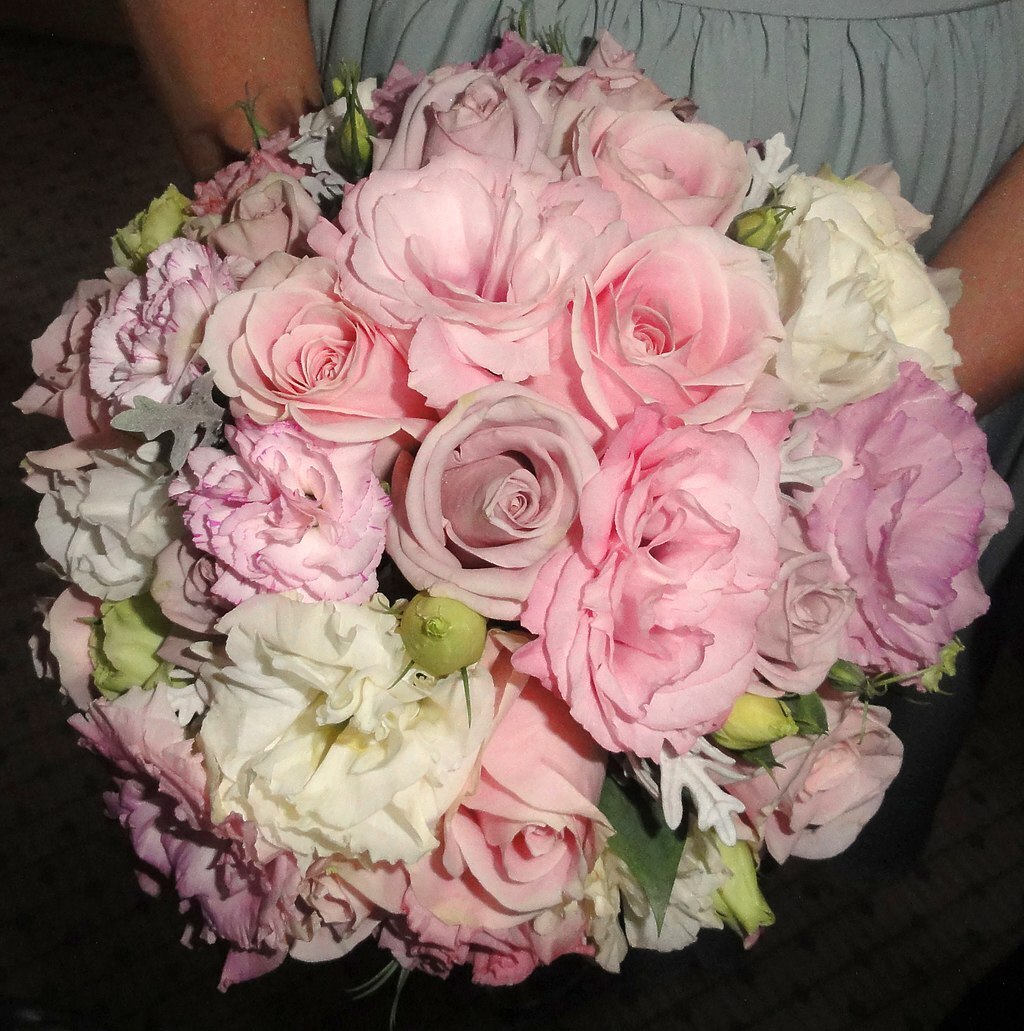 Кто прав, девушка которая согласилась пойти в ресторан или парень, который пригласил и надеялся на большее?