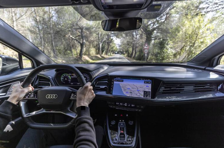 Первый контакт с новым Audi Q4 e-tron, батарея и силовой агрегат: Все новинки