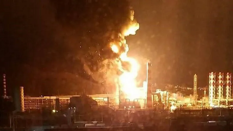 Украина обвиняется в поджоге нефтеперерабатывающих заводов в России