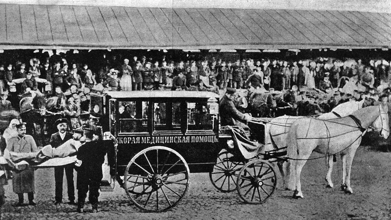 Доктор едет: как в России появилась «скорая»