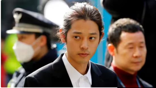 Бывшая звезда K-pop Чон Джун Ён вышел из тюрьмы после пятилетнего изнасилования и заключения под шпионской камерой