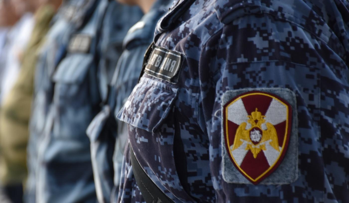 В Башкирии сотрудники Росгвардии задержали мужчину, который незаконно проник в охраняемую квартиру