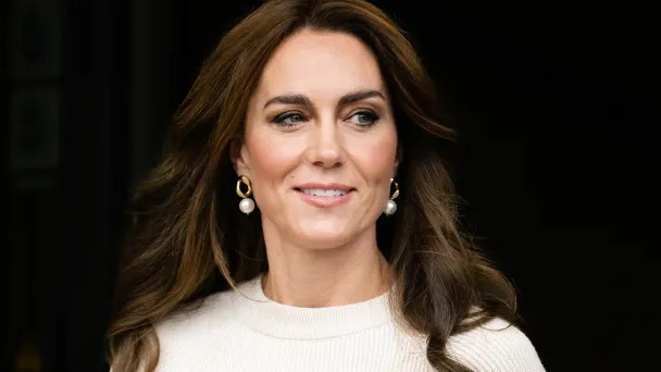 "Тайна исчезновения Кейт Миддлтон: Как принцесса исчезла из публичного поля после операции"