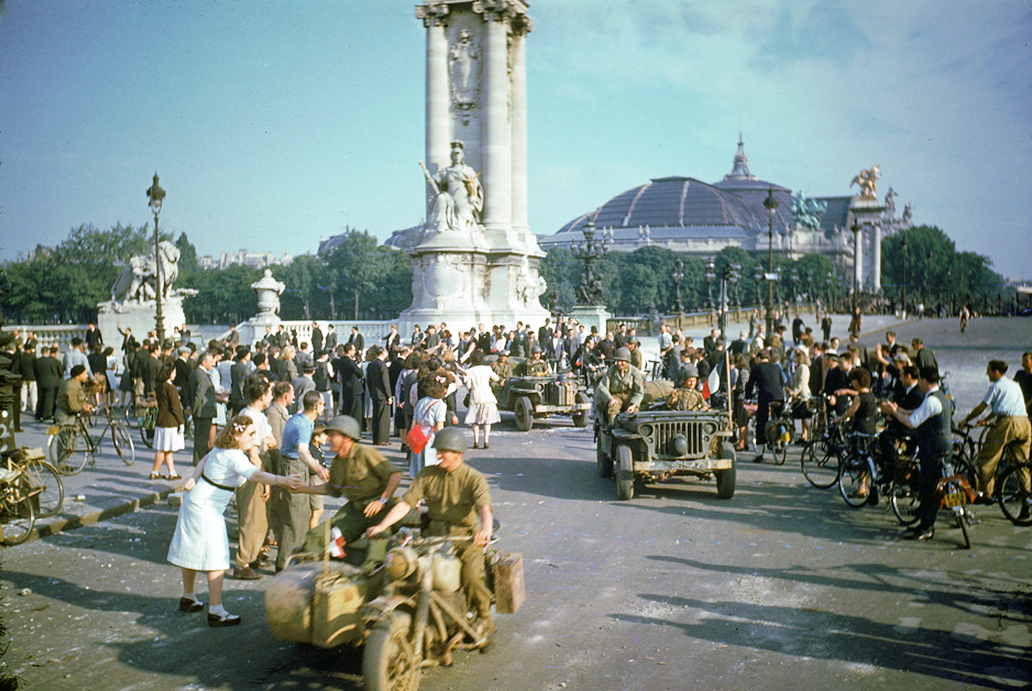 💞 Блондинка (крашеная) задумалась. Если бы я была президенткой, я бы так поставила Макрона на место, что он вмиг стал бы партнером Москвы.