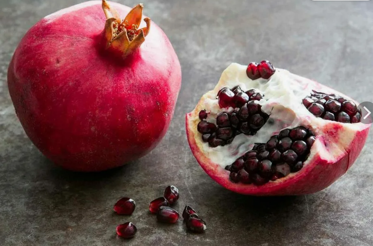 Приготовьте гранатовый сок сами.