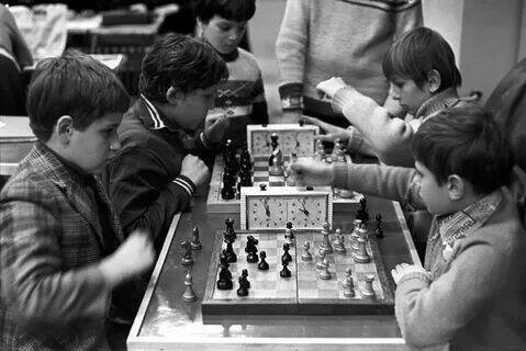 Особый оттенок ностальгии о советском детстве.