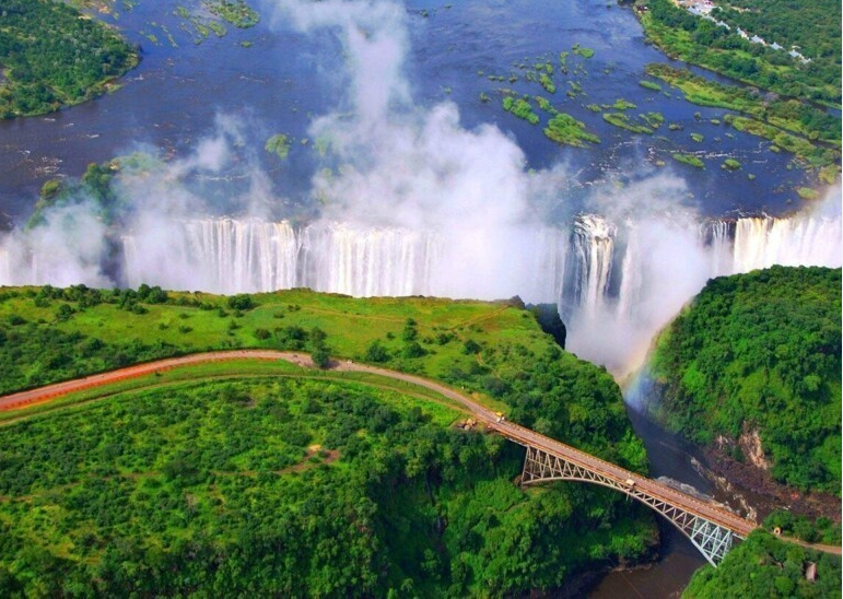 Завораживающее Путешествие."Неземной пыл водопада Виктория: Волшебство между Замбией и Зимбабве"