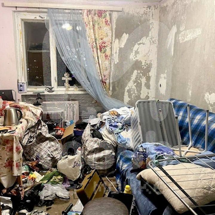 Отец держал свою 12-летнюю дочь на цепи