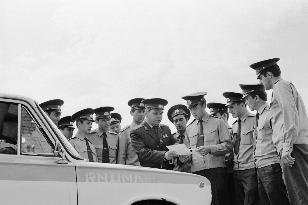 1980 год. Поезд прибыл на вокзал. В одном из вагонов пропали все проводники и пассажиры