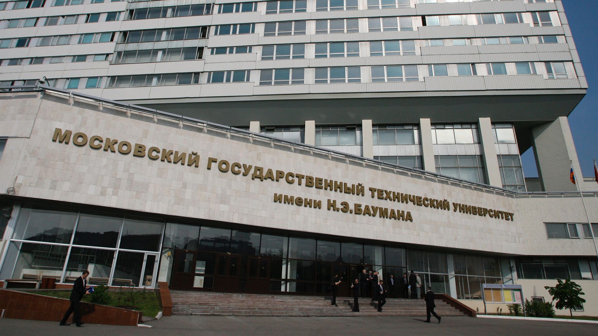 Пожар в МГТУ им. Баумана: огонь в реконструируемом корпусе