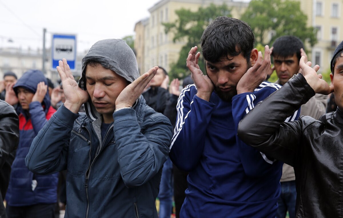 Давайте предложим Рособрнадзору возложить на себя ответственность за проведение экзаменов у мигрантов?