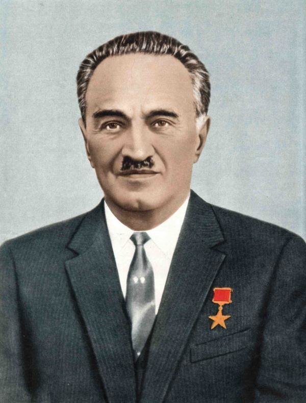 «1926 год: народный комиссар внешней и внутренней торговли». Как власти добывали валюту, продавая зерно, нефть и картины из Эрмитажа