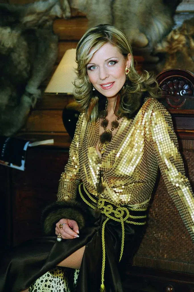 Нашел тут возможно певицу из ФРГ, Лиан Росс, которая по стилю похожа скорее всего на Наталью Ветлицкую. Ветлицкая нравится многим молодым людям.