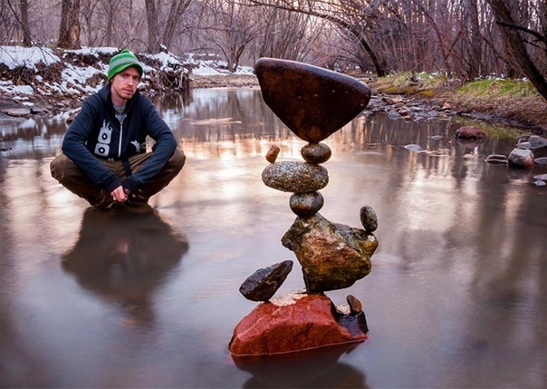 Гелиоцентризм: Землю колбасит в разные стороны, а камешки не падают.