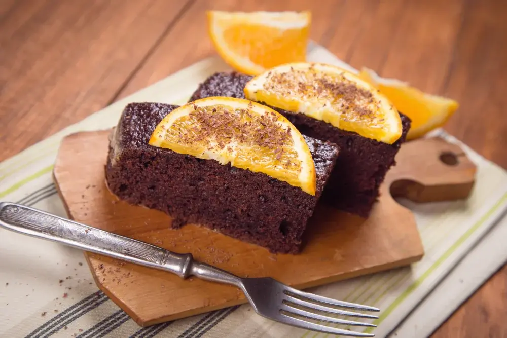 Шоколадное пирожное с апельсиновым кремом