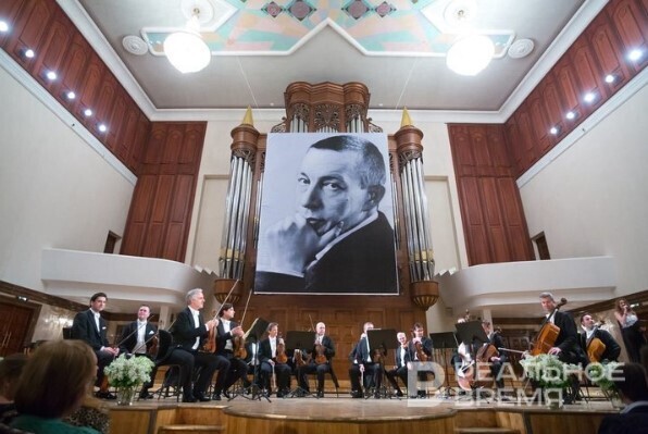 Сегодня празднуется Международный день смеха все люди смеются друг над другом