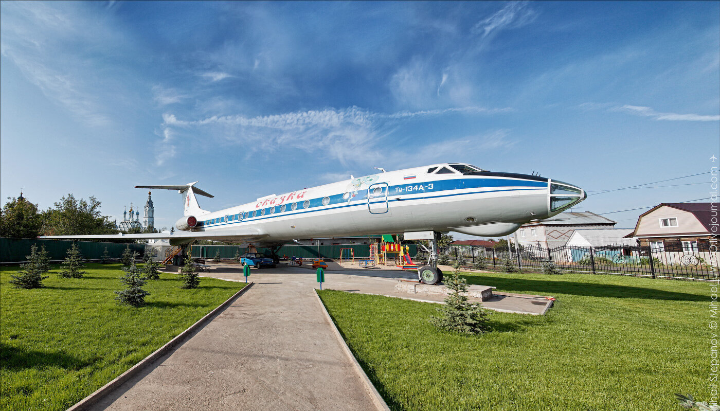 Самолет на улице