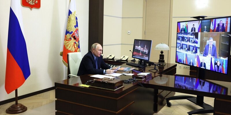 Путин поручил повысить МРОТ до 35 тыс. рублей к 2030 году