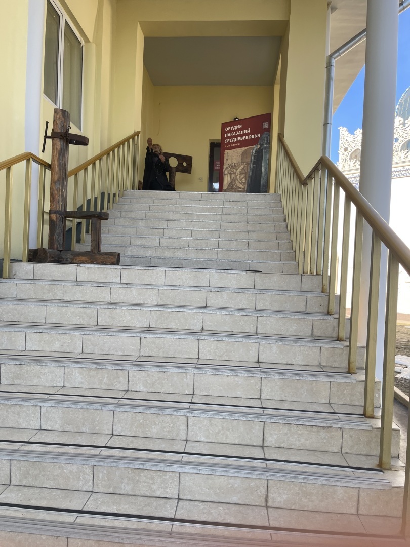 Многие желают возвращения смертной казни, а если бы ее заменили пытками?