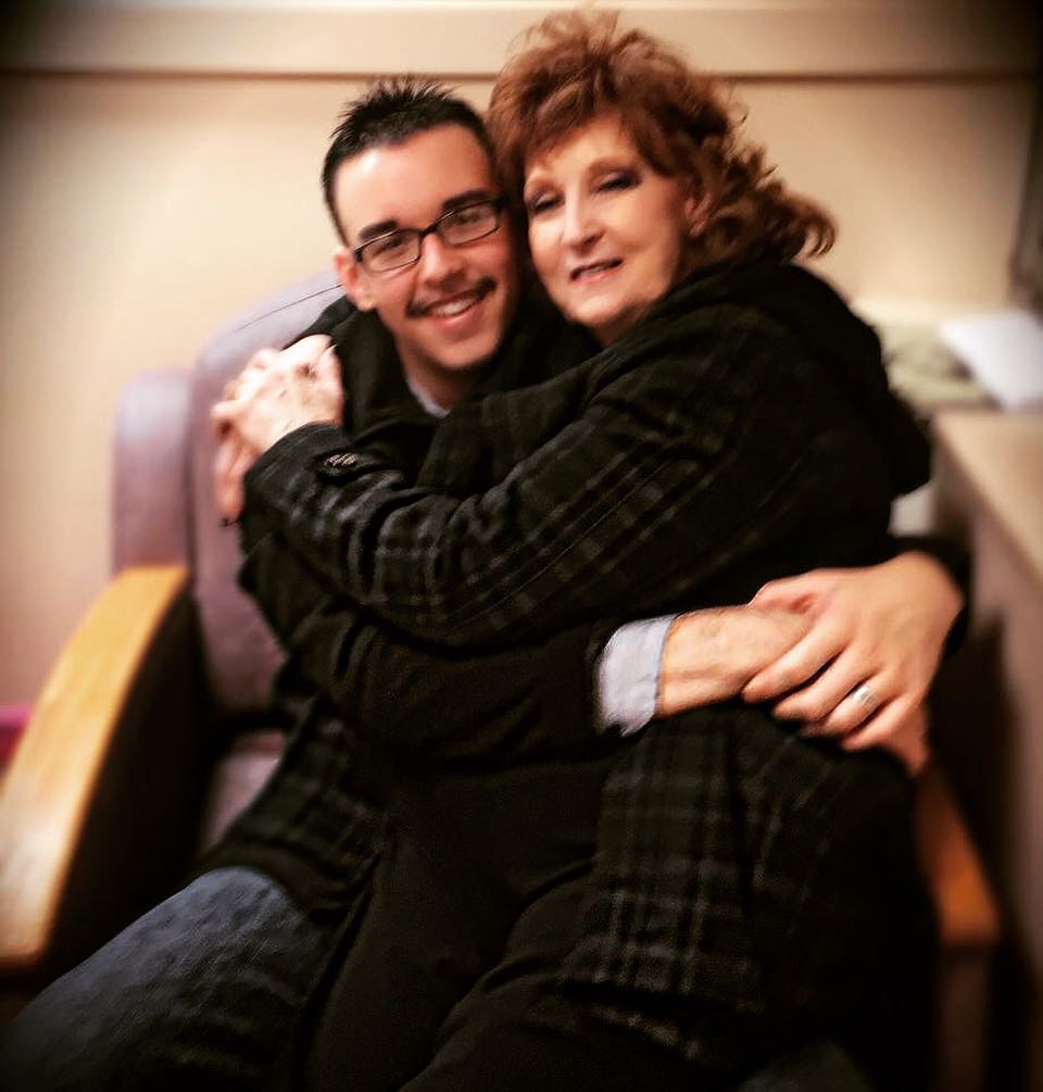 Вкус лимонного мороженого: 71-летняя дама вышла замуж за 17-летнего юношу