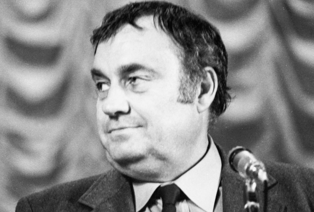 «Оскорбили при всех, а извиняетесь наедине!»: как 45-летний Рязанов устроил разборки 71-летнему коллеге