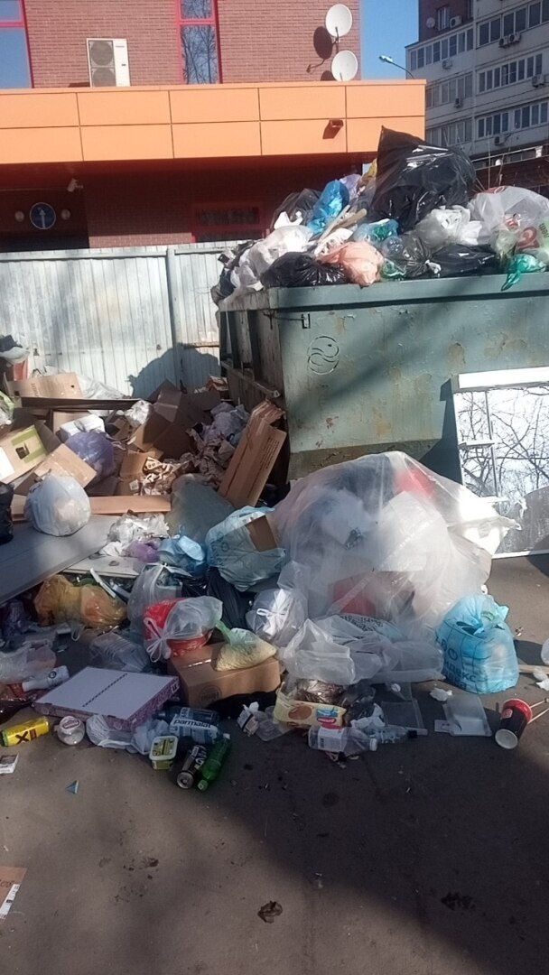 Не убрали мусор