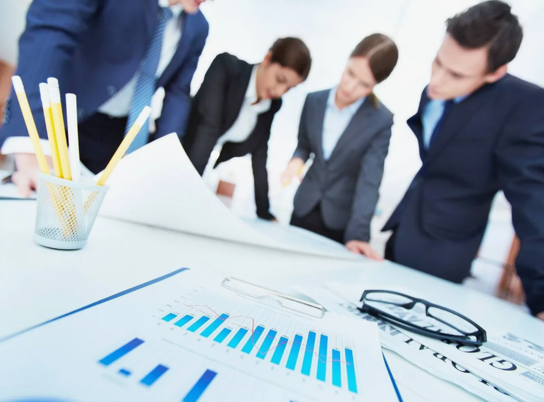 Обзор прогноза курса доллара на апрель 2024 года. Какие факторы повлияют на судьбу рубля. Мнение экспертов.