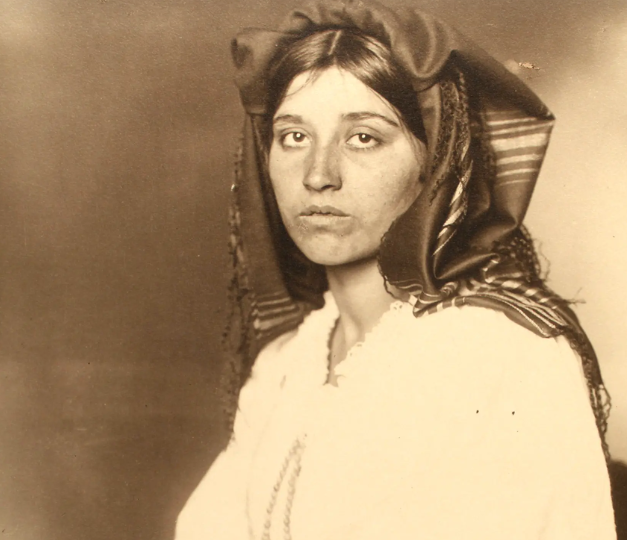 История нищей торговки, которая нарушила все законы своего времени, заставила родных ненавидеть себя и стала легендой после своей смерти