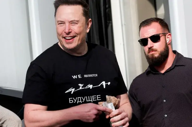 Илон Маск анонсирует показ Tesla Robotaxi 8 августа!