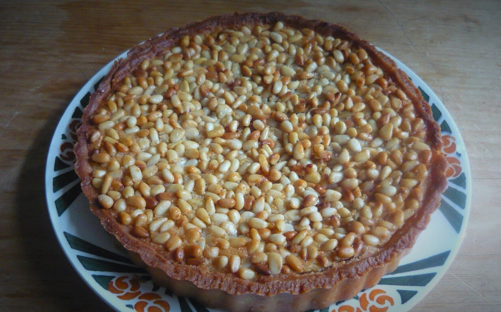 Миндальный пирог с кедровыми орешками