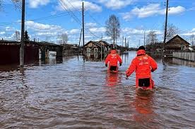 Россия борется с «самым сильным наводнением за последние десятилетия»; Затоплено более 10 000 домов. Объявлена чрезвычайная ситуация