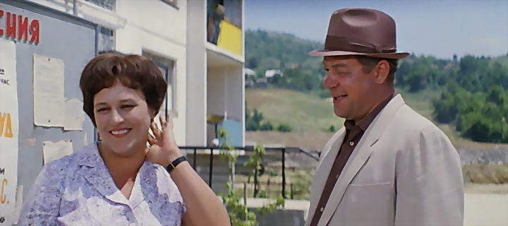 Великолепная Нонна Мордюкова в «Бриллиантовой руке». Наверное она главная. Красавицы из «Бриллиантовой руки».