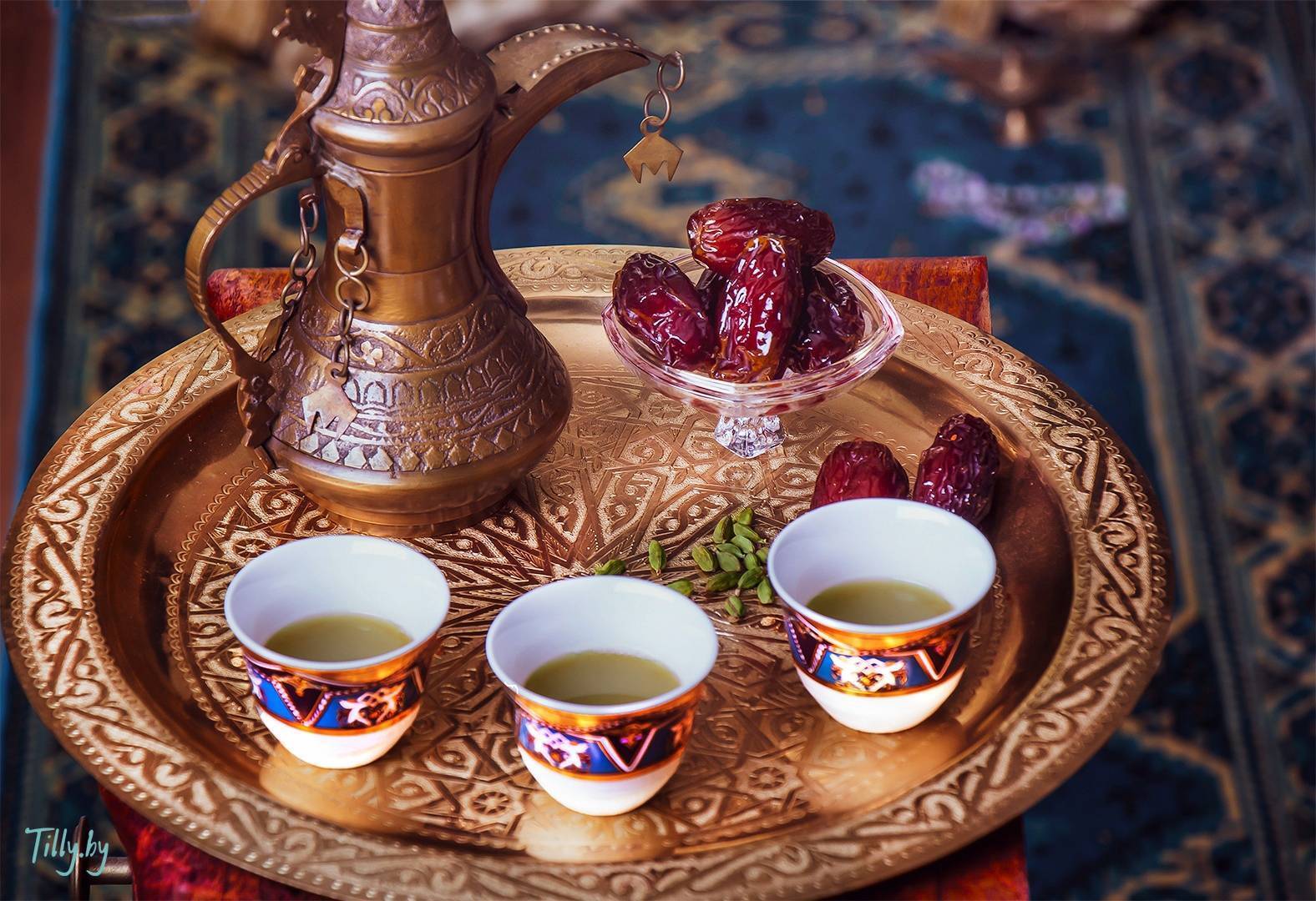 Вопрос подробнее: В кофейнях Ближнего Востока обычно можно увидеть четыре бронзовых кофейника, все различного размера. Кофе можно налить из любого, но