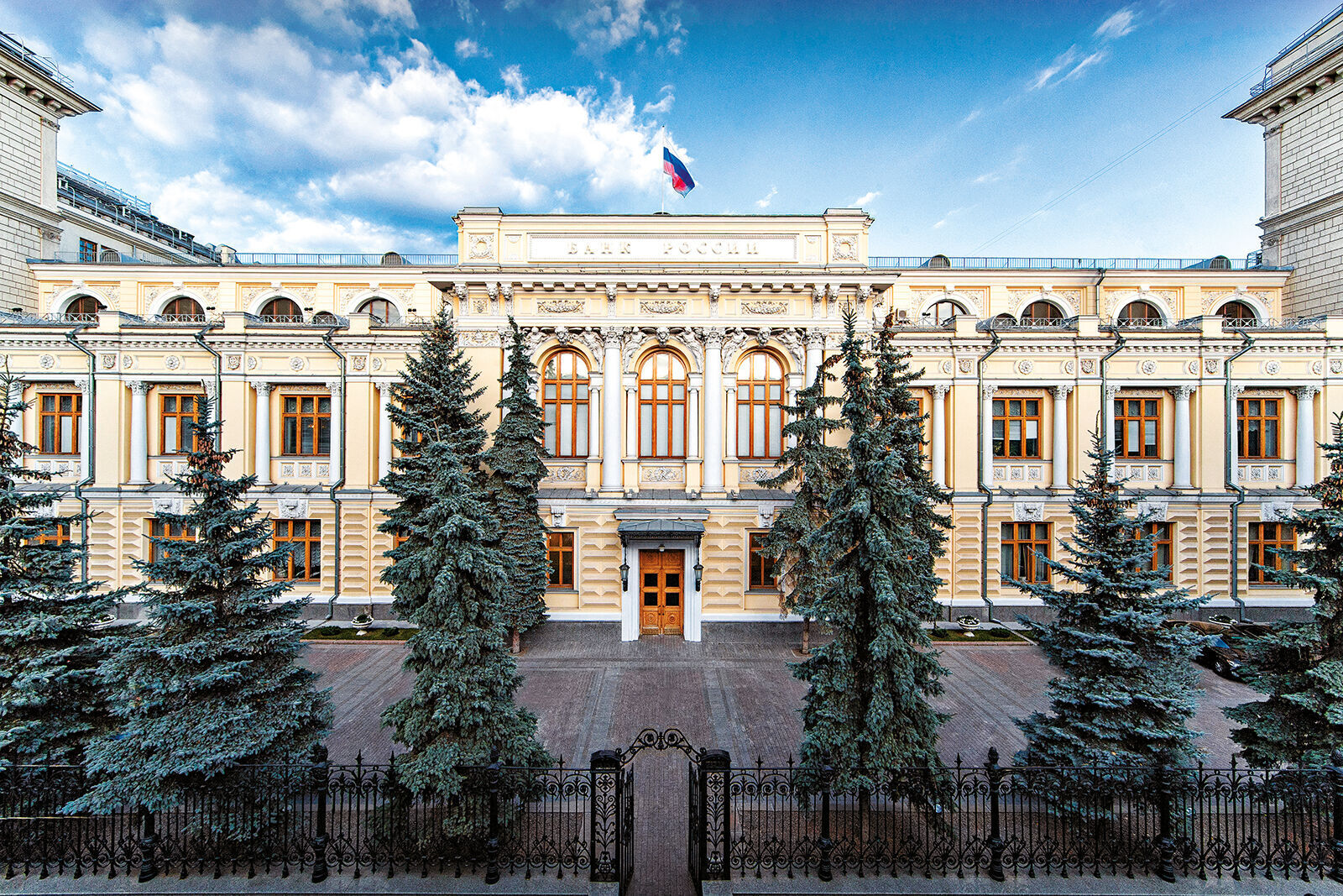 Какой банковский вклад лучше всего открыть именно сейчас